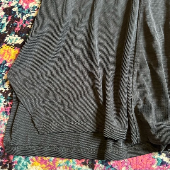 Athleta Asymmetric Hem Short Sleeve Tee Womens Medium - Picture 3 of 6